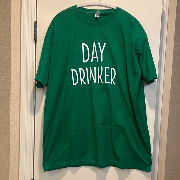 Green 'Day Drinker' T-Shirt - Picture 1 of 1
